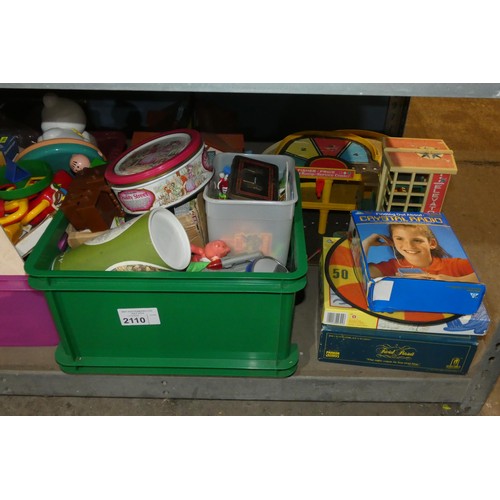 2110 - A quantity of various toys, games etc. Contents of 1 shelf