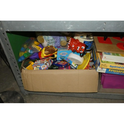 2110 - A quantity of various toys, games etc. Contents of 1 shelf