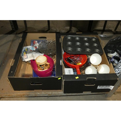 2116 - A quantity of various household items including ornaments, shells, shoes etc. Contents of 1 bay /3 s... 