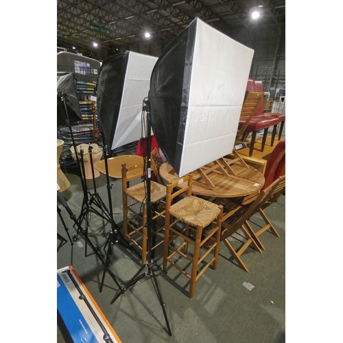 2478 - 2 x photography light diffuser boxes on tripods by Essdi - trade