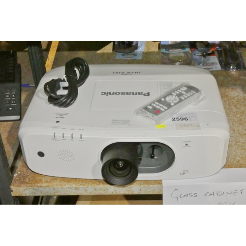 2596 - A large commercial projector by Panasonic type FWS30-WXGA with remote control - trade