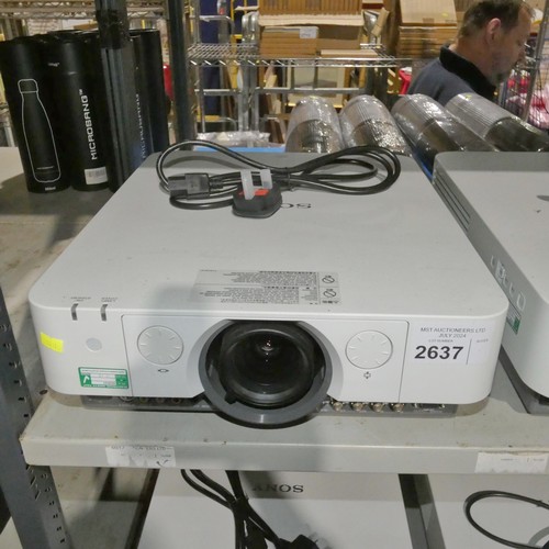 2637 - A commercial AV projector with HDMI by Sony type VPL-FH31 - trade