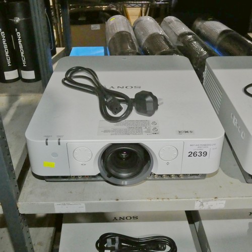 2639 - A commercial AV projector with HDMI by Sony type VPL-FH31 - trade