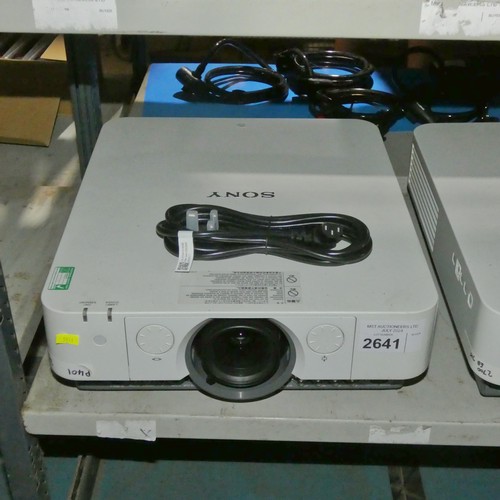 2641 - A commercial AV projector with HDMI by Sony type VPL-FH31 - trade