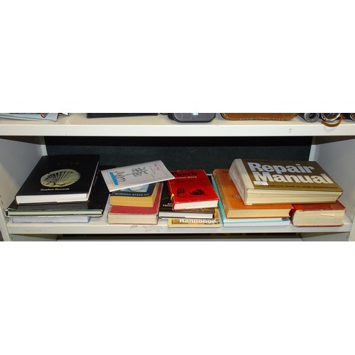 3074 - A quantity of miscellaneous hardbacked books (one shelf)