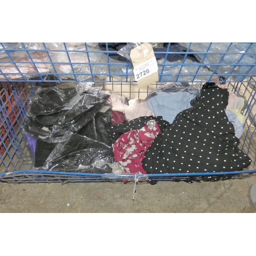 2727 - A quantity of various ladies clothing including tops etc approx size 22/24