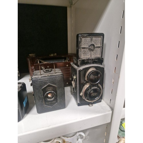 3067 - A quantity of miscellaneous vintage box cameras, bellows cameras and other cameras including a Rolle... 