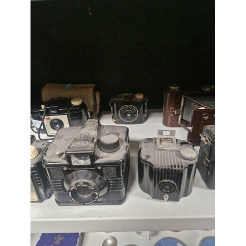 3067 - A quantity of miscellaneous vintage box cameras, bellows cameras and other cameras including a Rolle... 