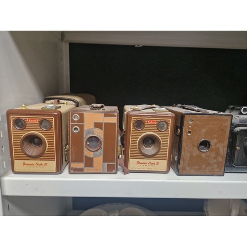 3067 - A quantity of miscellaneous vintage box cameras, bellows cameras and other cameras including a Rolle... 