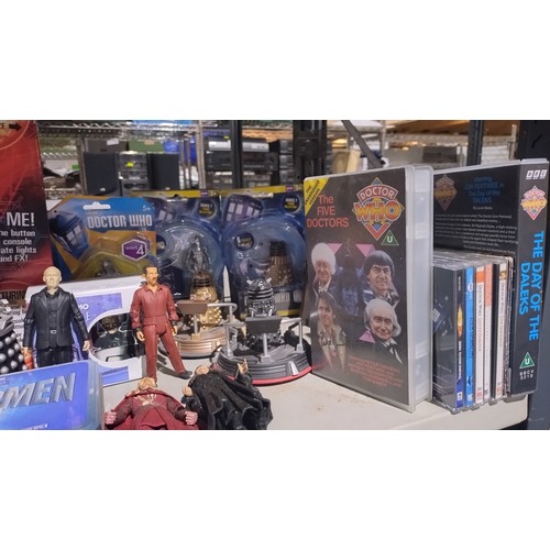 2666 - A quantity of various collectible doctor who figures, playsets audio books etc including Tardis play... 