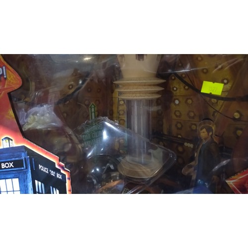 2666 - A quantity of various collectible doctor who figures, playsets audio books etc including Tardis play... 