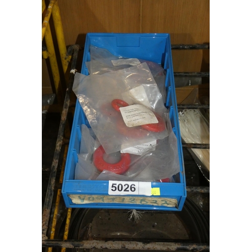 5026 - 10 x red metal hoist hooks - unused