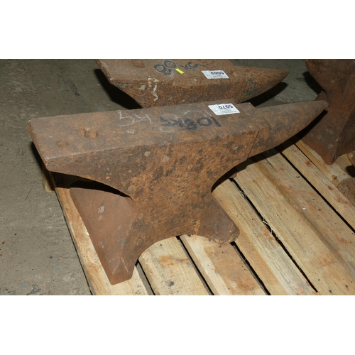 5070 - 1 x blacksmiths anvil - Anvil is marked 108kg