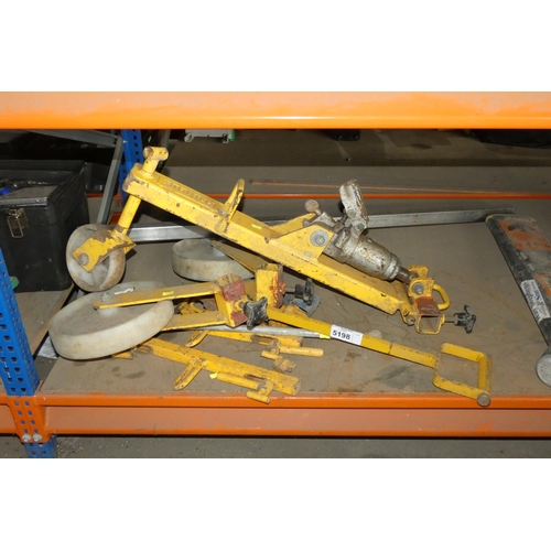 5198 - A Proteus manual hydraulic drain / access cover lifter supplied with various accessories