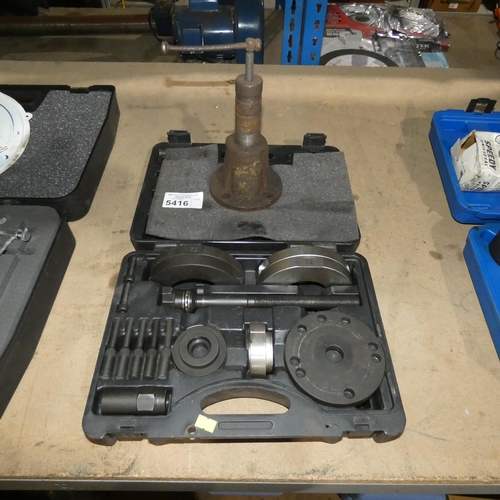 5416 - A wheel hub / bearing tool kit and 1 x puller