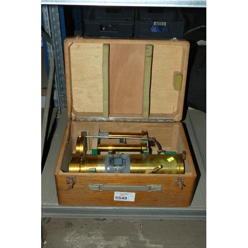 5549 - 1 x vintage brass test instrument in a wooden box - for measuring specific gravity?