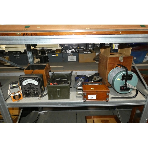 5551 - A quantity of various items including 2 x Universal Avometers, a Stow water level indicator, an Avo ... 