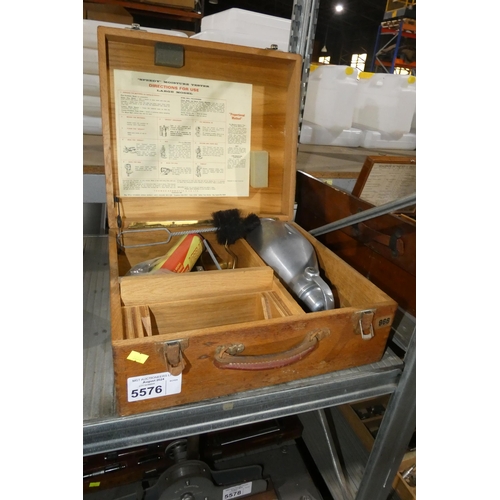 5576 - A Thomas Ashworth Speedy moisture tester supplied in a wooden case