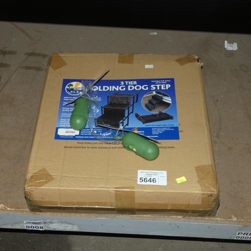 5646 - 1 x folding 3 tier dog step and 2 x doggy poo bag dispensers