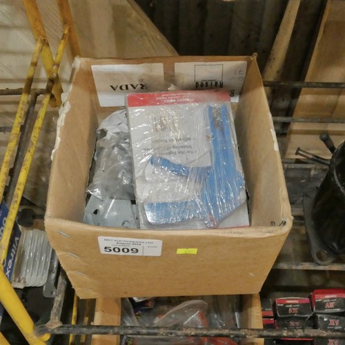 5009 - 1 box containing metal brackets and 2 x Kennedy cable tie guns