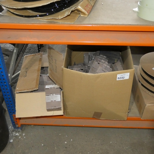 5242 - 2 x boxes each containing filling line plastic slat chain