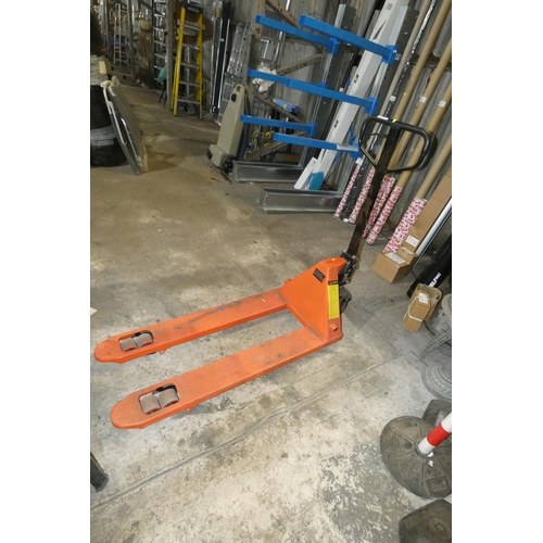 5740 - A set of Manutan hydraulic pallet trucks capacity approx 2500kg -