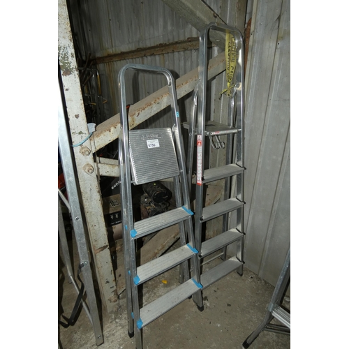 5756 - 2 x aluminium step ladders