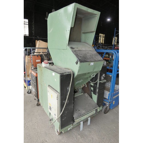 5054 - 1 x wheeled commerical granulator, 3ph, no make or model visible. Was fully functioning when removed