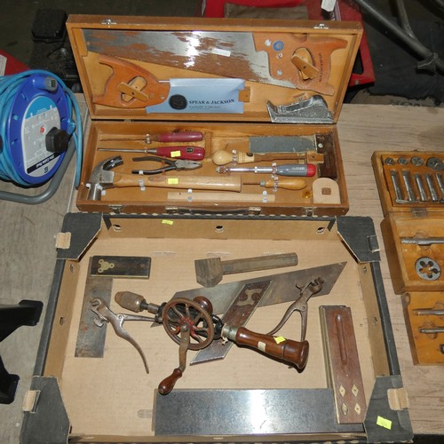 5121 - A quantity of various carpenters vintage tools