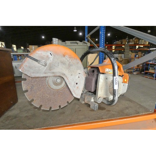 5220 - 1 x Stihl TS400 petrol engine disc cutter - Vendor has advised that this disc cutter is working