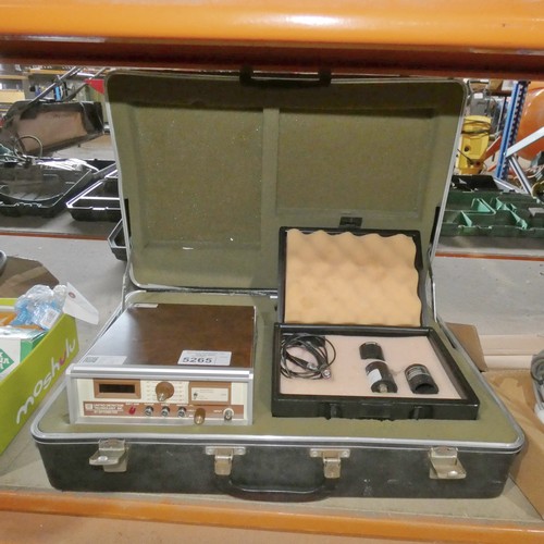 5265 - 1 x United Detector Technology model 81 Optometer supplied in a carry case with various accessories