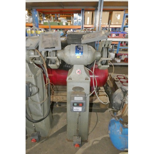 5358 - 1 x EG model 8 pedestal grinder - voltage not shown