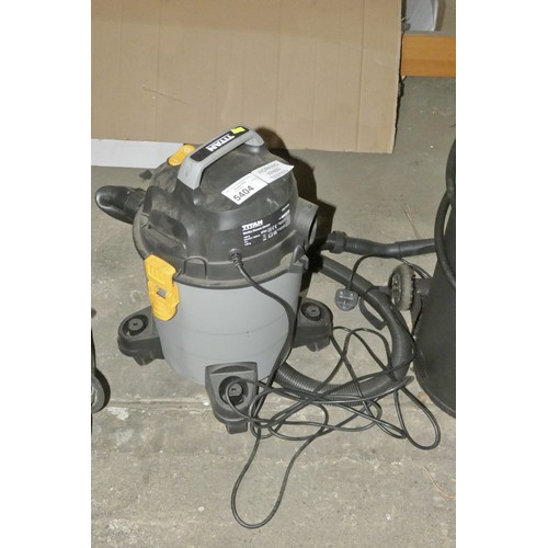 5404 - 1 x Titan wet / dry vacuum cleaner 240v Tested Working