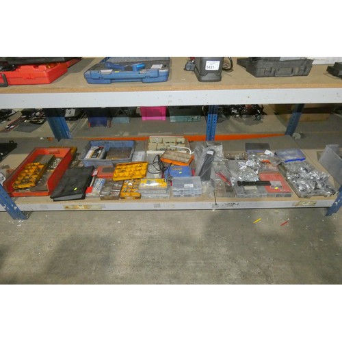 5435 - A large quantity of various items including nuts, bolts, brake pipe clips, cable ties, jubilee clips... 