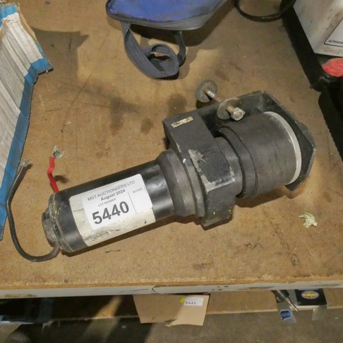 5440 - 1 x 12v winch - No other details visible