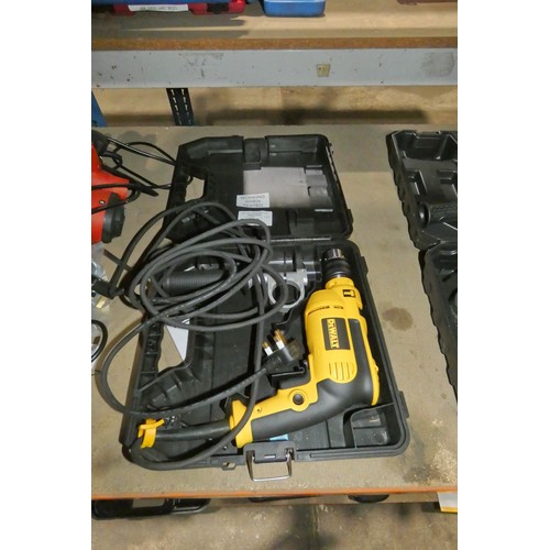 5516 - 1 x Dewalt drill 240v  Tested Working