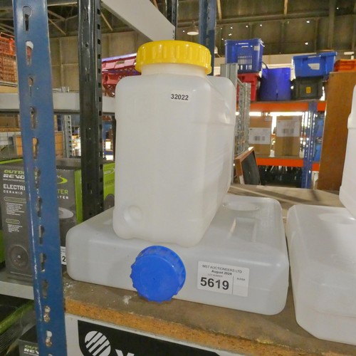 5619 - 1 x 12L plastic water container (yellow cap) and 1 x plastic diesel tank (blue cap)