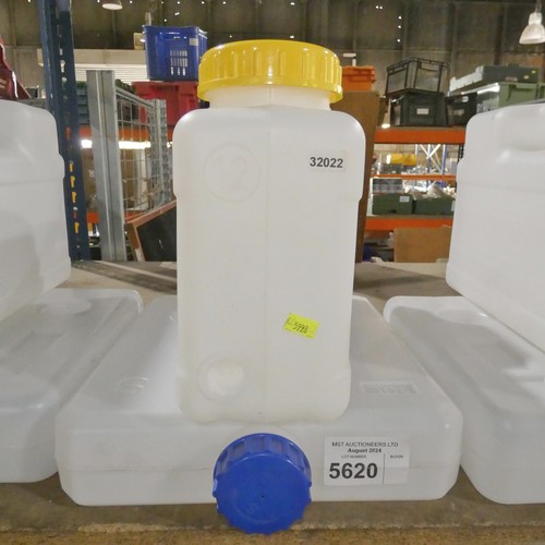 5620 - 1 x 12L plastic water container (yellow cap) and 1 x plastic diesel tank (blue cap)