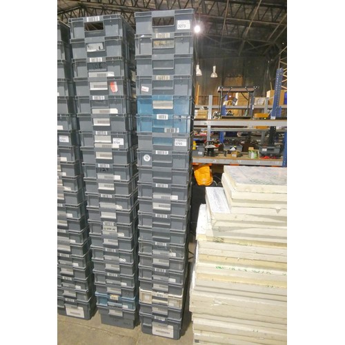 5705 - 20 x grey plastic stacking boxes each approx 40 x 30 x 19cm high