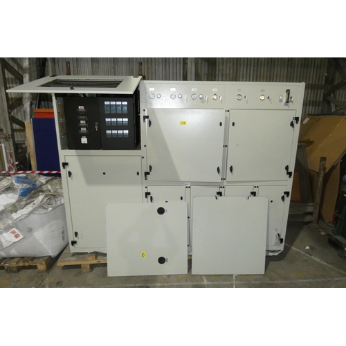 5870 - 1 x Qualiflow industrial gas flow control cabinet type FO1G, YOM 2002, 240v approx 267 x 70 x 206cm ... 