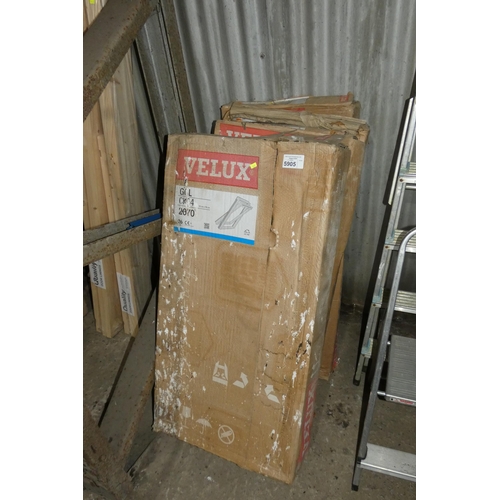 5905 - 1 x Velux GGL CK04 2070 window approx 55 x 98cm and 3 x Velux EDW CK04 0000 flashing kits