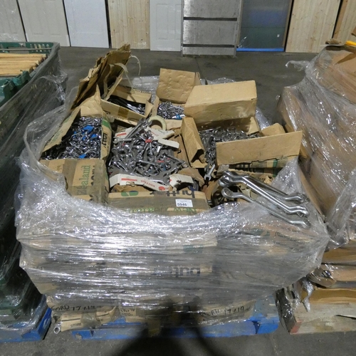 5946 - 1 pallet containing a large quantity of various AF and Metric spanners