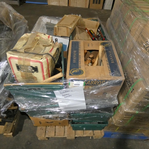 5949 - 1 pallet containing a large quantity of hammers and hammer handles