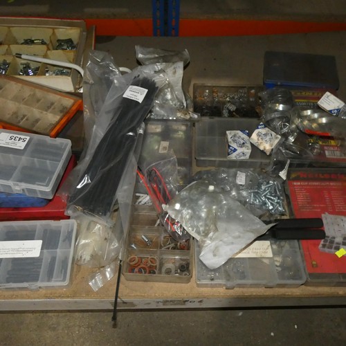 5435 - A large quantity of various items including nuts, bolts, brake pipe clips, cable ties, jubilee clips... 