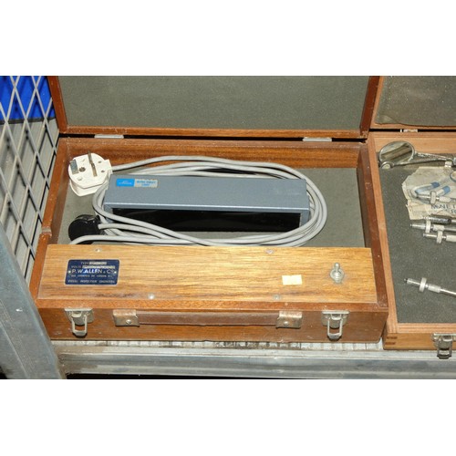 5581 - A quantity of various items including a Universal Avometer, a Stanhope-Seta 1040 smoke point apparat... 