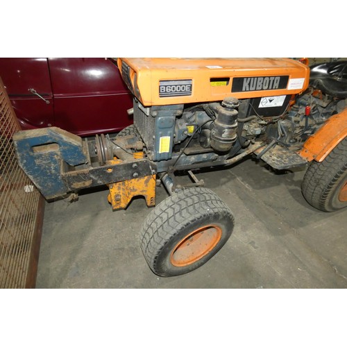 5852 - A Kubota B6000E garden tractor model ZL600 with a diesel water cooled two cylinder engine 12.5hp, Sp... 