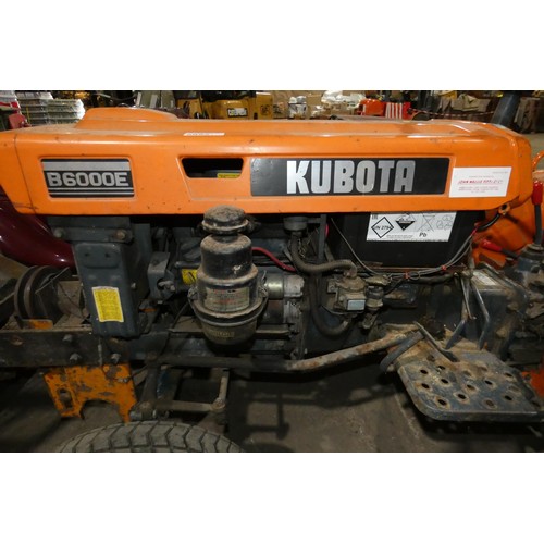 5852 - A Kubota B6000E garden tractor model ZL600 with a diesel water cooled two cylinder engine 12.5hp, Sp... 