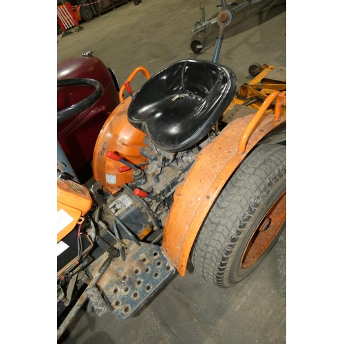 5852 - A Kubota B6000E garden tractor model ZL600 with a diesel water cooled two cylinder engine 12.5hp, Sp... 