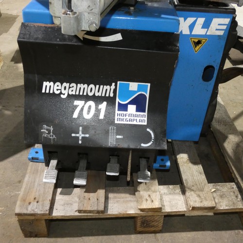 5860 - 1 x Hoffman Megaplan Megamount 702XL (on rear data plate) leverless tyre changer YOM 2012, 240v / pn... 