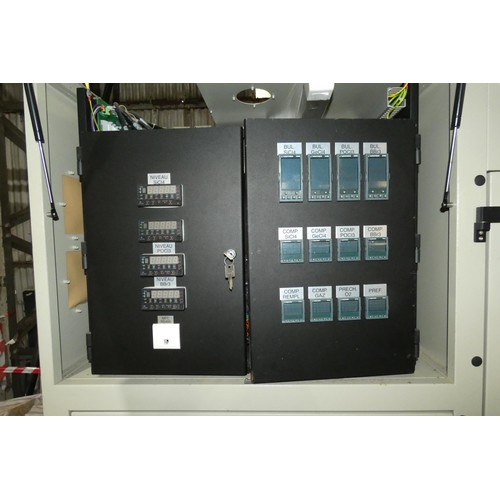 5870 - 1 x Qualiflow industrial gas flow control cabinet type FO1G, YOM 2002, 240v approx 267 x 70 x 206cm ... 